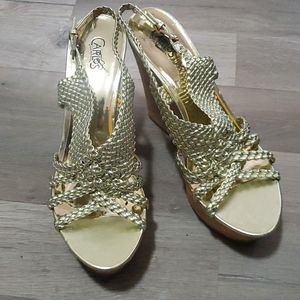 Carlos Santana Gold Wedge Sz 9